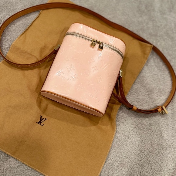 Authentic Louis Vuitton pink(“marshmallow”) Vernis Vertical Sullivan Crossbody - Picture 4 of 12